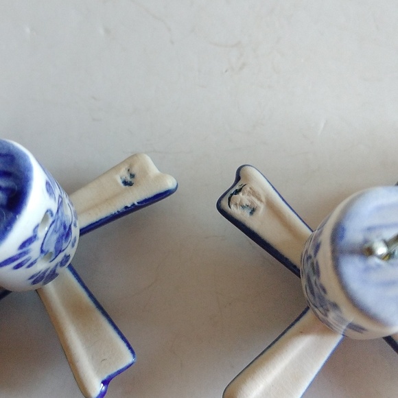 DUTCH MILL SET SALT PEPPER SHAKERS HAND PAINTED PORCELAIN HALLMARK - Picture 7 of 7